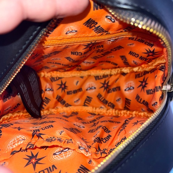 Loungefly Villian Con Crossbody bag. - Picture 3 of 4